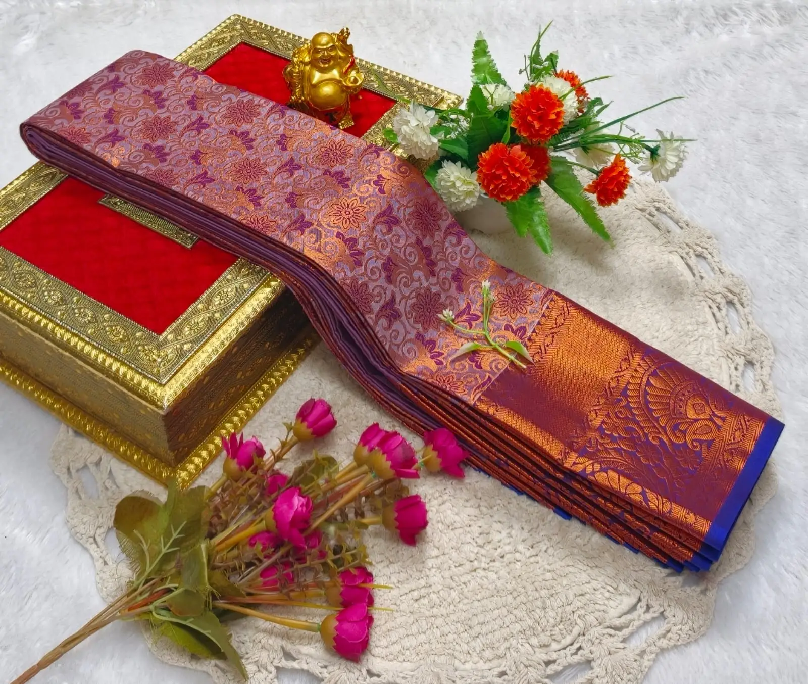 Muhurtham Jacquard Floral Scroll Saree